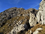 62 Ci abbassiamo al Passo La forca (1848 m) per salire in Cima Croce